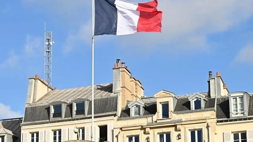Franca paralajmëron kundër normalizimit të ideve të ekstremit të djathtë pas fitores së AfD së në Gjermani