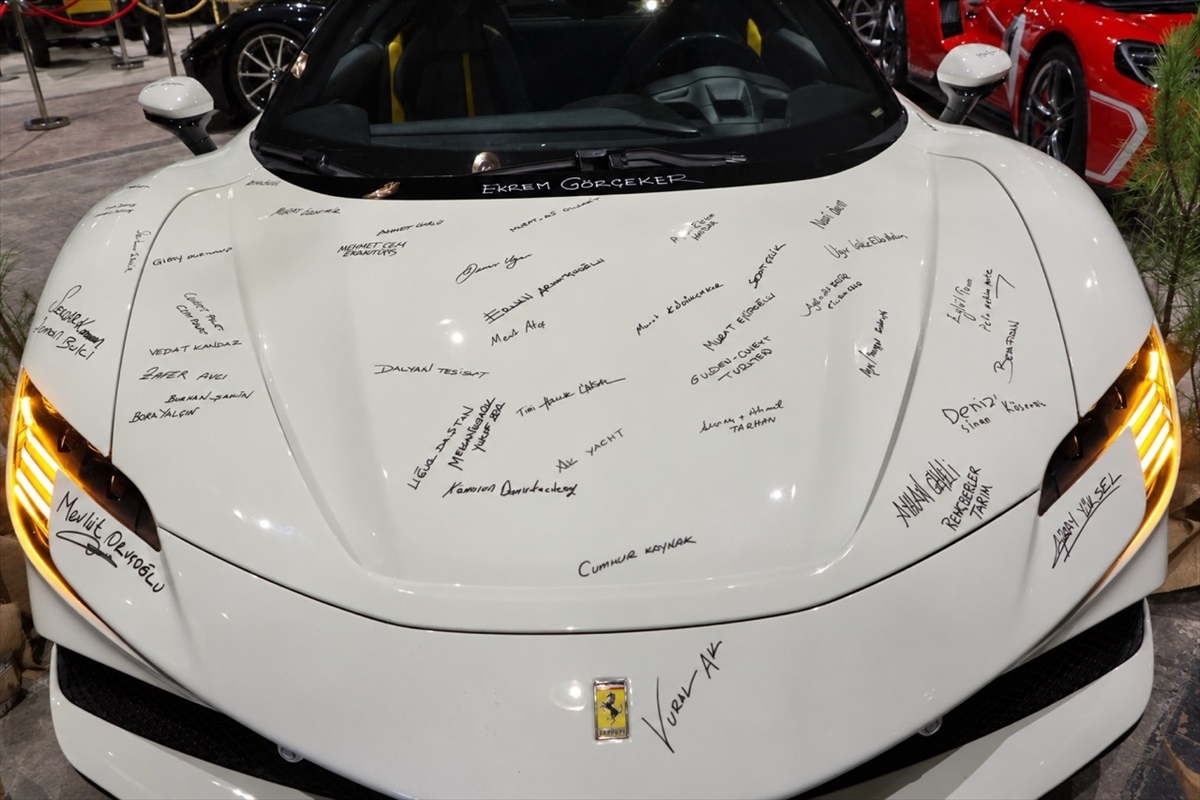 Ferrari'ye atılan imzalar 10 bin fidana dönüştü 3 Ferrari'ye atılan imzalar 10 bin fidana dönüştü