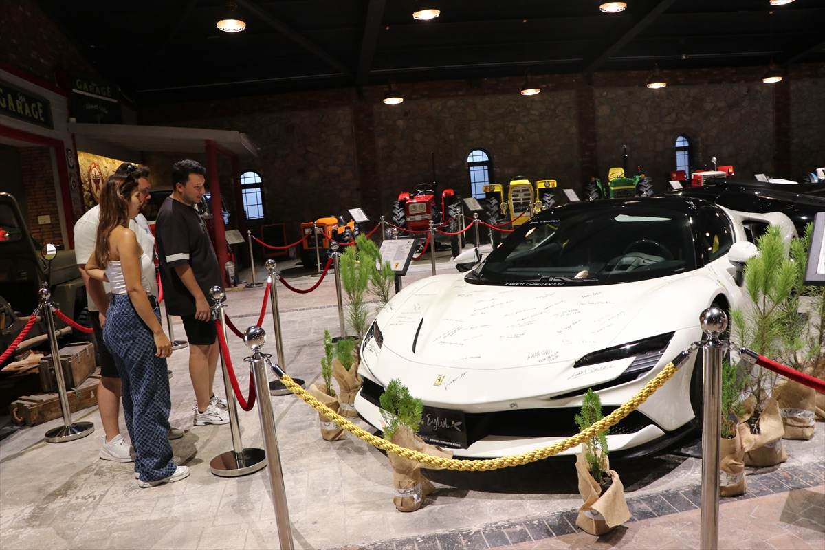 Ferrari'ye atılan imzalar 10 bin fidana dönüştü 2 Ferrari'ye atılan imzalar 10 bin fidana dönüştü