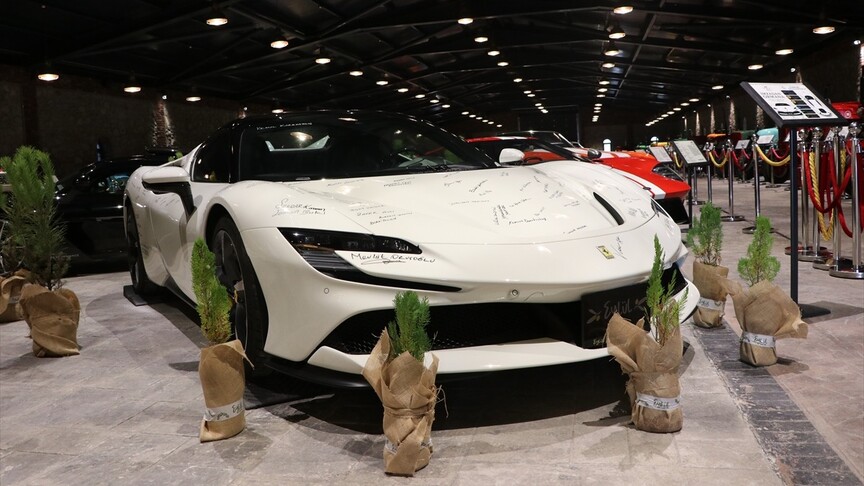 Ferrari'ye atılan imzalar 10 bin fidana dönüştü haber görseli