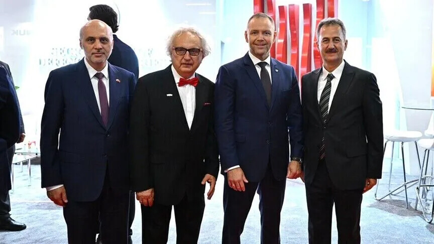 Presidenti polak viziton stendat e industrisë turke të mbrojtjes në MSPO 2026