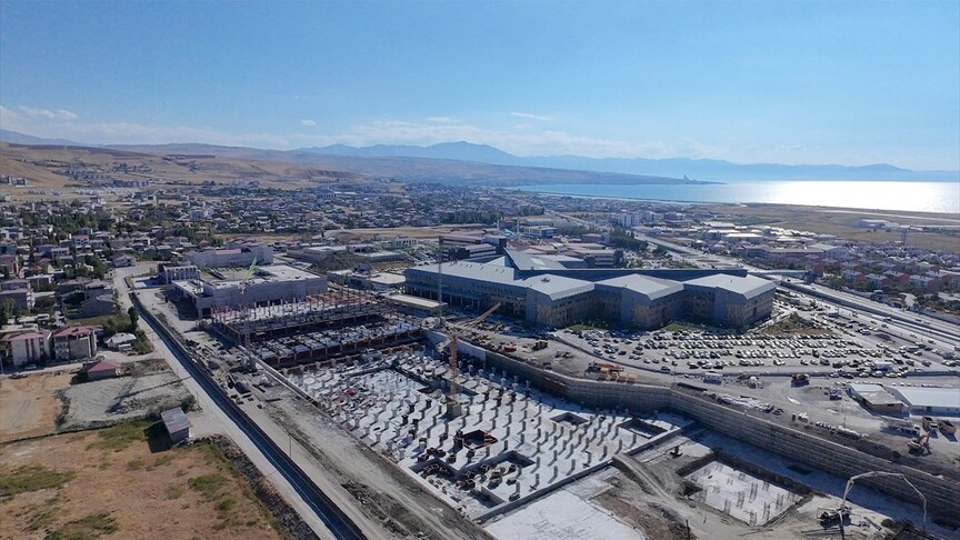 Van'ın şehir hastanesi depreme dayanıklı teknolojiyle yükseliyor haber görseli