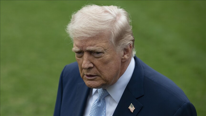 ABD Başkanı Trump, Kanada ürünlerinin kamu ihalelerinden çıkarılması talimatını verdi haber görseli