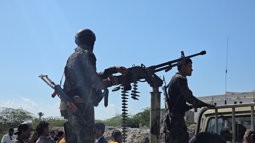 Yemen'de Husilerin ilerlediği iddialarının ardından hükümet güçleri Muha'da yeniden konuşlandı haber görseli
