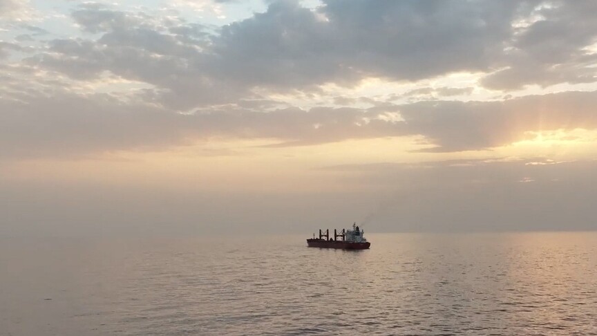 Yemen'in batı sahilinde tırmanan çatışmalar Babülmendep Boğazı'ndaki gemi trafiğinde sert düşüşe neden oldu haber görseli