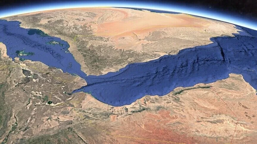 CNN  Tubacioni kryesor i naftës në Arabinë Saudite goditet nga predha  duke shkaktuar zjarre