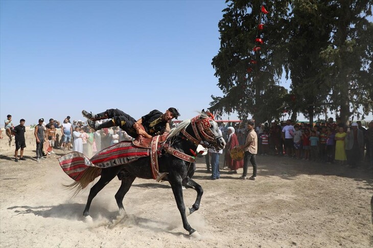Pas korrjes së drithërave  Tunizia feston me kuaj  muzikë dhe ushqime