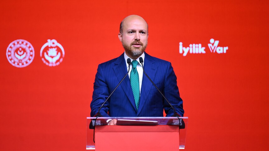 Bilal Erdoğan: Bazı haberlerin 16 yaş altındakilerin karşısına gelmemesiyle ilgili tedbirlerin alınmasına ihtiyaç var haber görseli