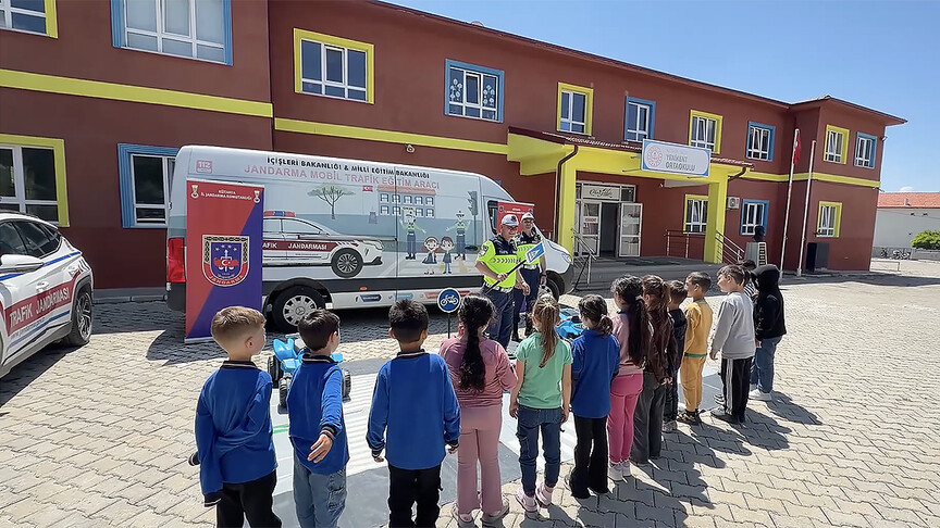 İçişleri Bakanı Çiftçi, 81 ildeki okullarda ve çevrelerinde uygulanacak güvenlik tedbirlerini açıkladı haber görseli