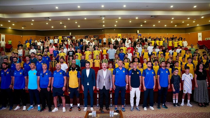 MKE Ankaragücü altyapısına yönelik gelişim ve sağlık semineri düzenlendi haber görseli