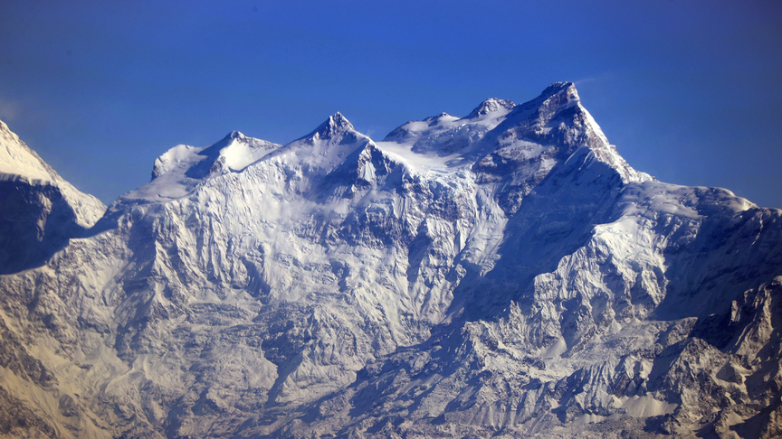 Rapor: Himalayalar bölgesindeki buzullar son 10 yılda yüzde 65 daha hızlı eridi haber görseli