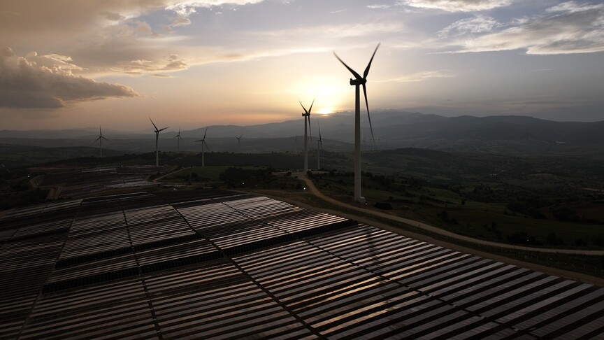 Elektrik kurulu gücünde rüzgar ve güneşin payı 10 yılda katlanarak arttı haber görseli
