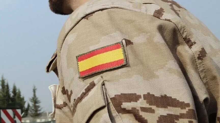 Romanca e oficerit të NATO s në aplikacionin e takimeve  alarm sigurie në bazën ushtarake të Britanisë
