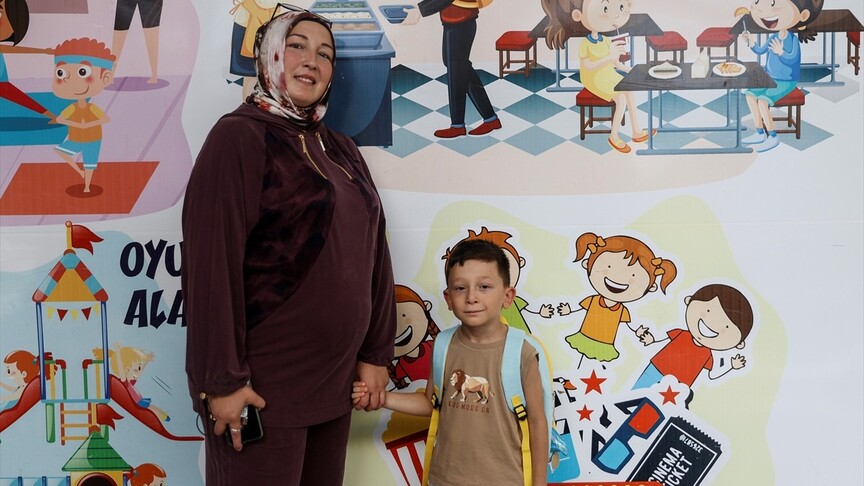 Kadavradan rahim nakli sayesinde dünyaya gelen Ömer Özkan eğitim hayatına ilk adımı attı haber görseli