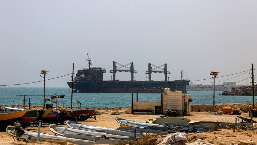 Vessel struck by unknown projectile in Strait of Hormuz: UKMTO - Anadolu Ajansı