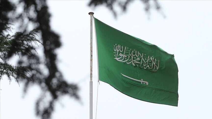 Houthi'nin füze ve insansız hava aracı saldırılarında 13 kişi yaralandı