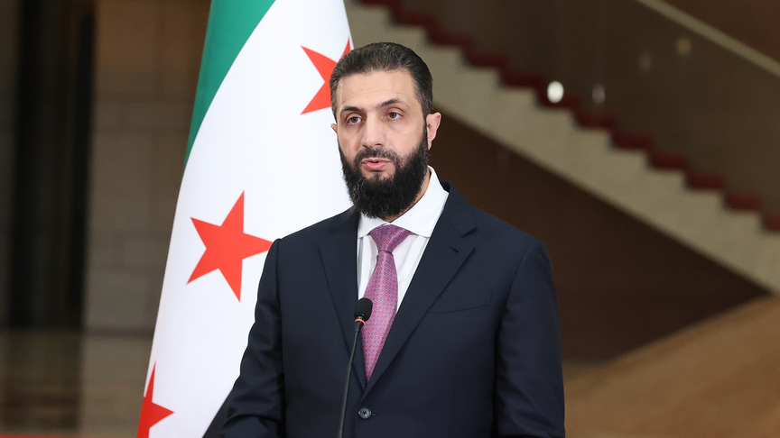 Suriye Cumhurbaşkanı Şara, yaptırımların kaldırılmasıyla ülkesinin yeniden doğduğunu söyledi haber görseli