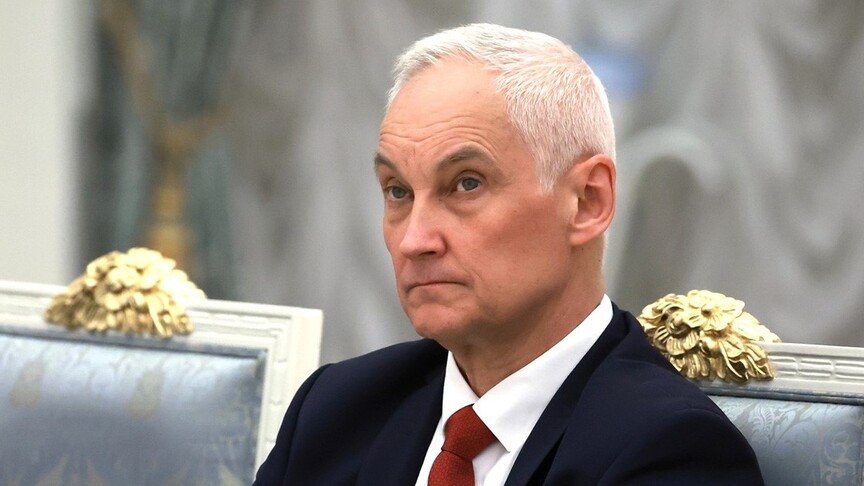 Le ministre russe de la Défense honore le commandant d'un navire de guerre après un incident de fusées éclairantes impliquant un hélicoptère danois