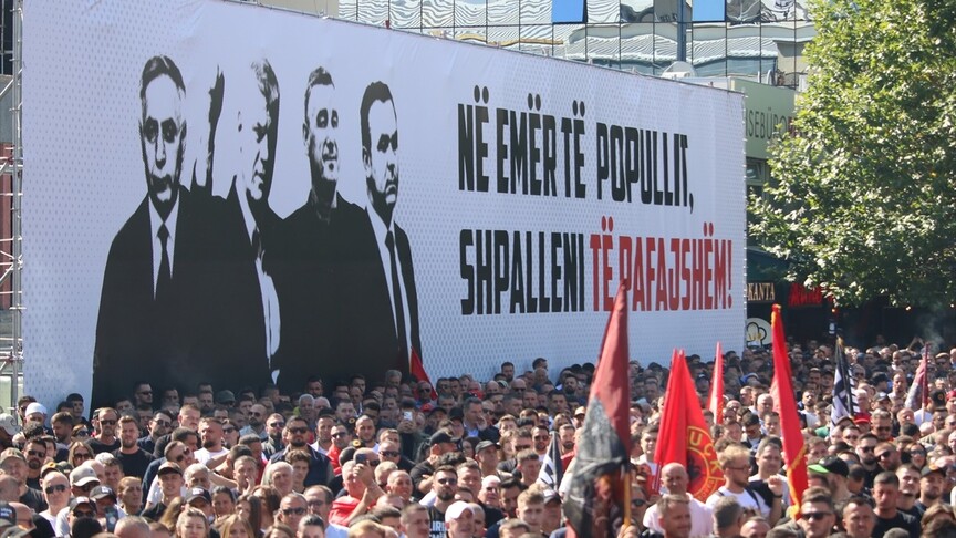 UÇK komutanlarının Lahey’de hapis cezasına çarptırılması Kosova'da protesto edildi