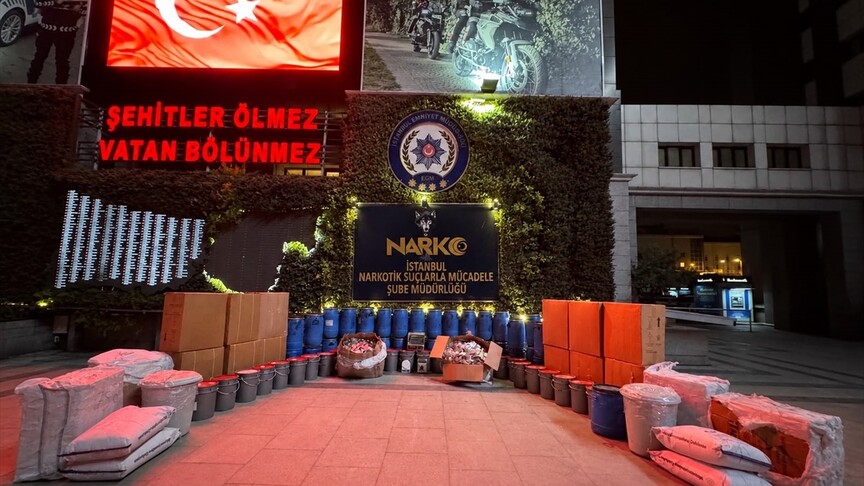 İstanbul'da 3,5 milyon uyuşturucu hap üretecek ham madde ele geçirildi