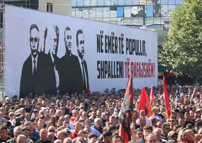Lahey'de yargılanan eski Kosova Cumhurbaşkanı Thaçi’ye 25 yıl hapis cezası haber görseli