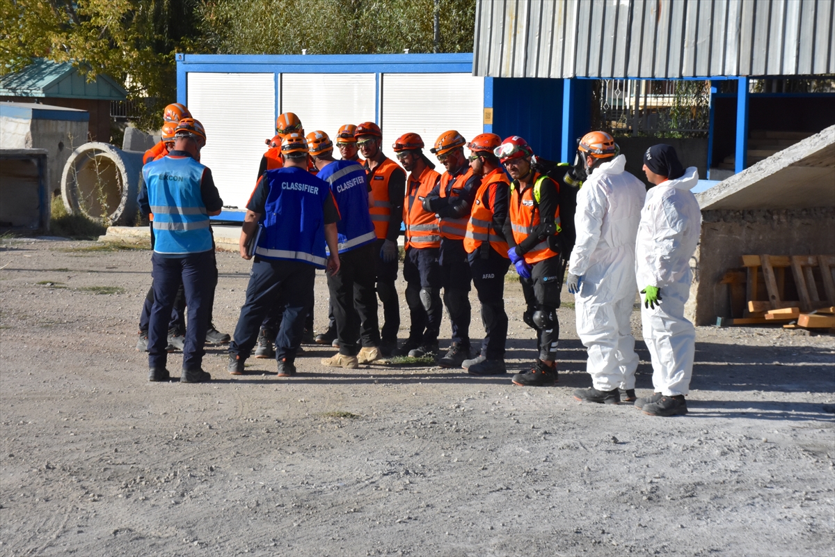 AFAD ekipleri 36 saatlik sınavdan geçiyor 1 AFAD ekipleri 36 saatlik sınavdan geçiyor