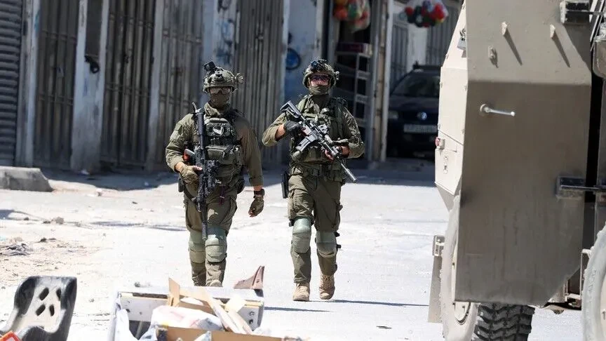 Forcat izraelite arrestojnë një gazetar dhe plagosin dy palestinezë në Bregun Perëndimor