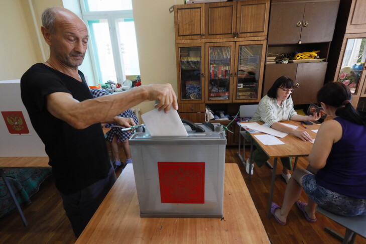 Rusya'da savaş döneminde milletvekili seçimi yapılacak haber görseli