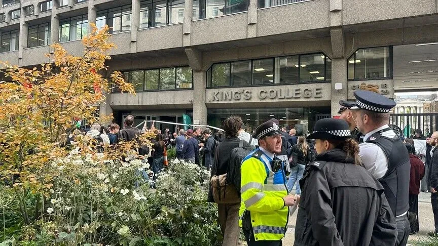 Universiteti  King s College London  rikthen studentin egjiptian  të pezulluar pas protestave pro palestineze