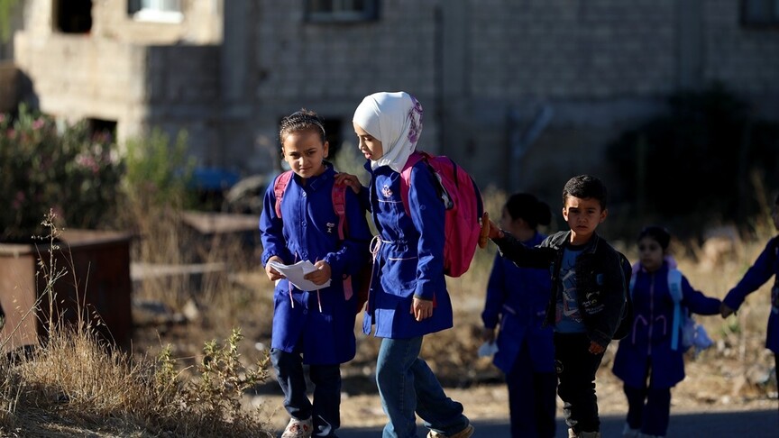 İsrail'in baskınları Suriye'nin güneyinde eğitimi aksatıyor, öğrenciler okula korkuyla gidiyor haber görseli