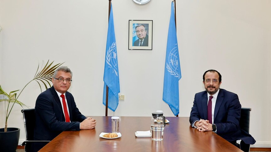 KKTC Cumhurbaşkanı Erhürman ile GKRY lideri Hristodulidis arasındaki görüşme ara bölgede başladı haber görseli