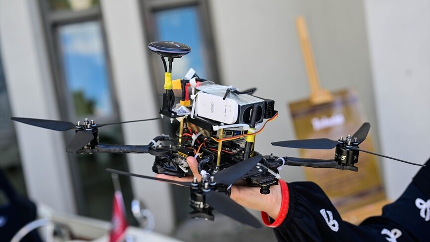 Kadıköy Anadolu İmam Hatip Lisesinin kız öğrencilerinden TEKNOFEST dron yarışmasında üçüncülük