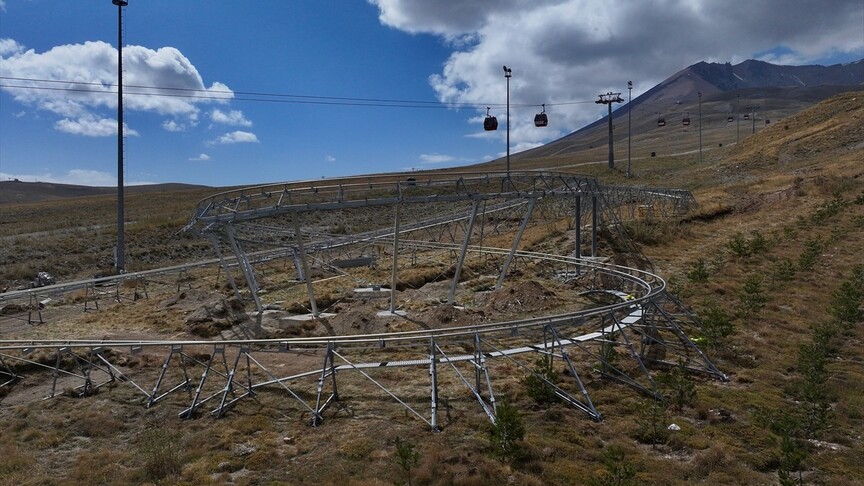 Erciyes'e 1100 metrelik dağ kızağı parkuru yapılıyor