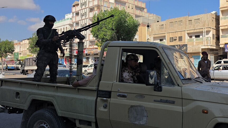 Yemen'in başkenti Sana'da Husilerin İHA'ları hedef almasının ardından patlama sesleri duyuldu