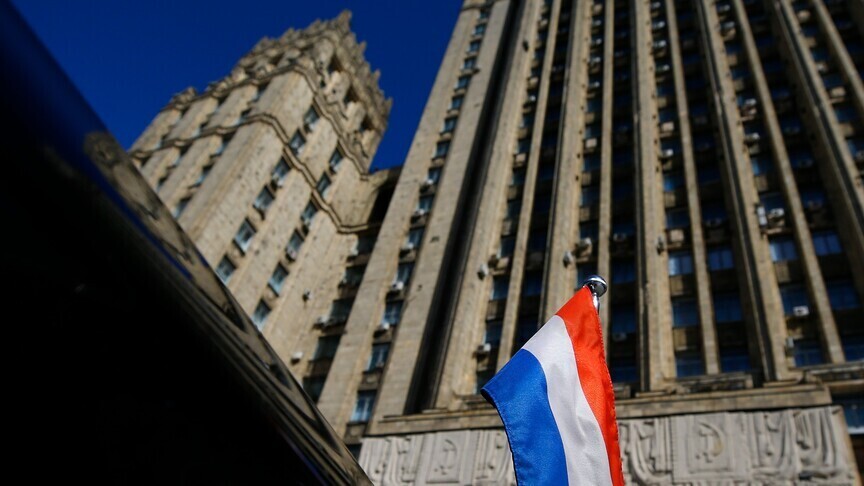 Rusia thërret diplomatin britanik për shkak të rritjes së furnizimeve me armë për Kievin