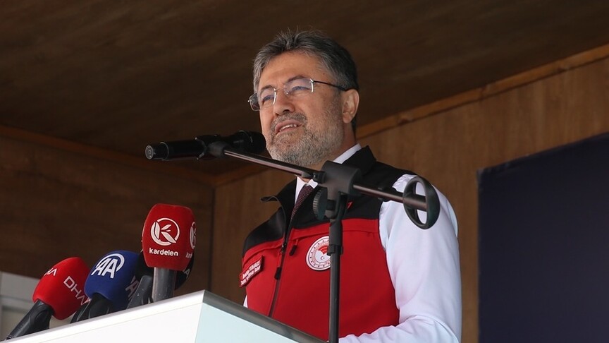 Bakan Yumaklı, yetiştiricilerden aşı ve kimliklendirme ücreti almayacaklarını açıkladı haber görseli