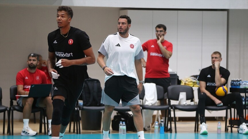 Ziraat Bankkart Erkek Voleybol Takımı'nın hedefi Avrupa ve ligde zirve haber görseli