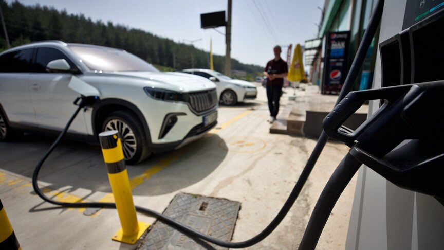 Ağustosta elektrikli araçlara 3,5 milyonun üzerinde şarj işlemi yapıldı haber görseli