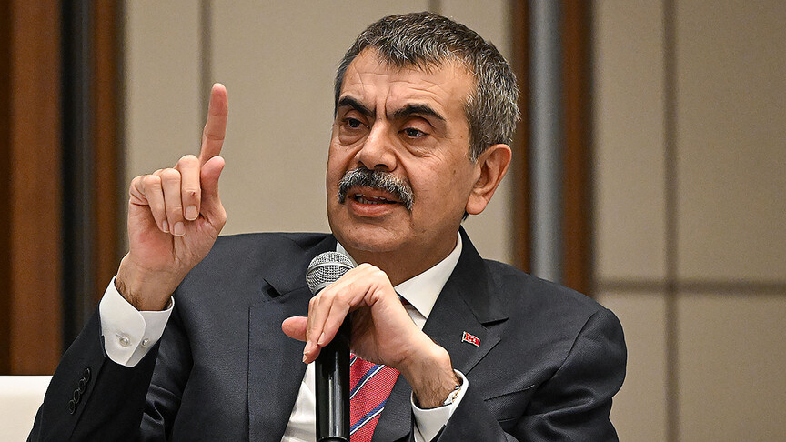 Bakan Tekin: Öğretmenlerden ya kılık kıyafet yönetmeliğine uygun giyinmesini talep edecektik ya önlük tercih edecektik haber görseli