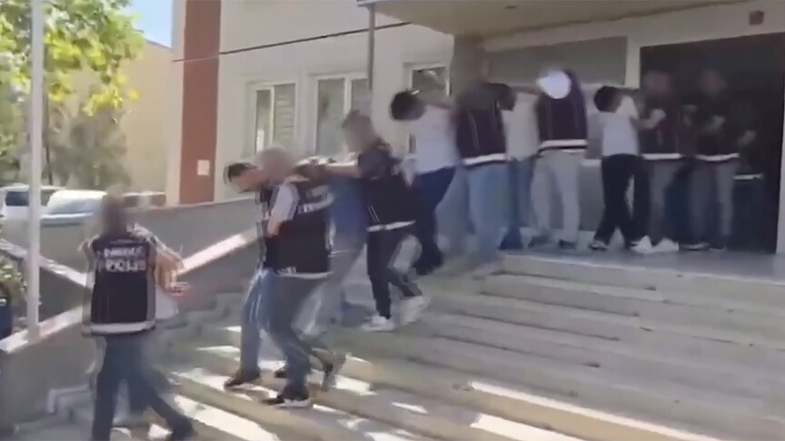Diyarbakır'da "Sokaklar Güvende" operasyonunda yakalanan 26 zanlı tutuklandı haber görseli