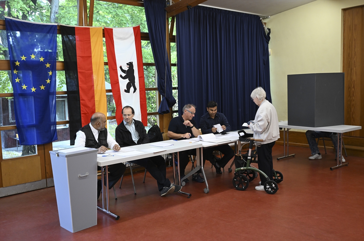 Almanya'da Berlin ve Mecklenburg-Vorpommern'de seçimler başladı