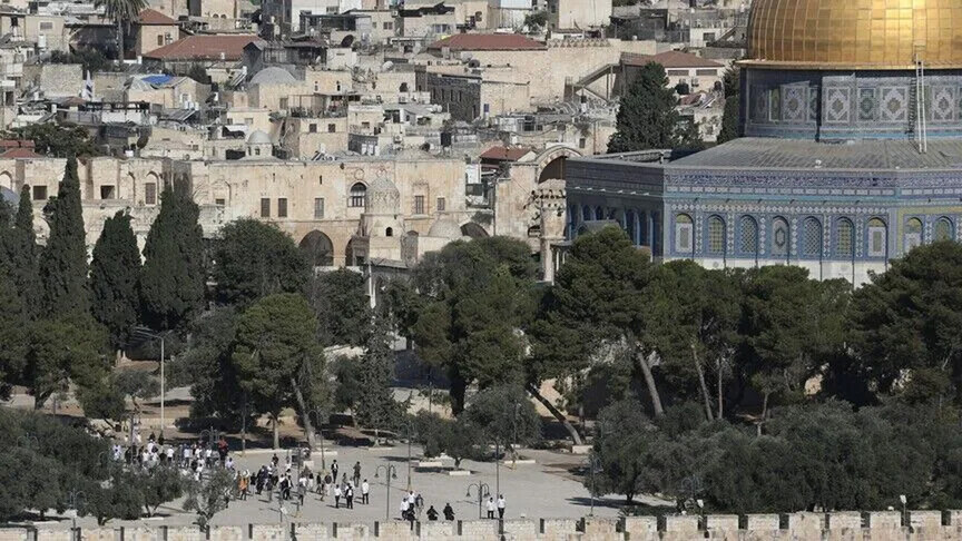 Rreth 100 pushtues izraelitë hyjnë me forcë në kompleksin e Xhamisë Al Aksa  kryejnë rituale talmudike