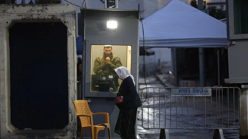 Mbyllja e pikave të kontrollit izraelit pengon mbi 100 mësues palestinezë të arrijnë në shkolla në Bregun Perëndimor
