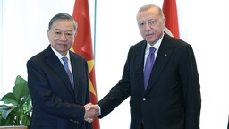 Cumhurbaşkanı Erdoğan, T&uuml;rkevi'nde temaslarda bulundu