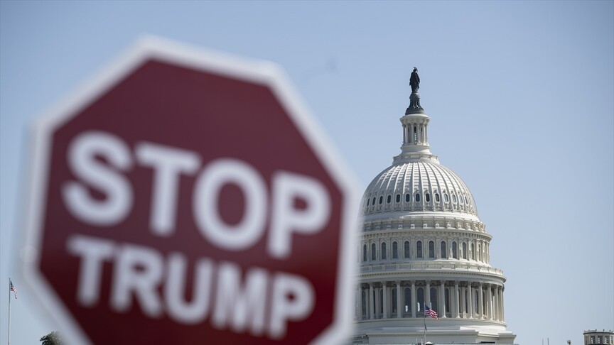 Democratic senators condemn Trump media ban as TV networks halt presidential pool coverage