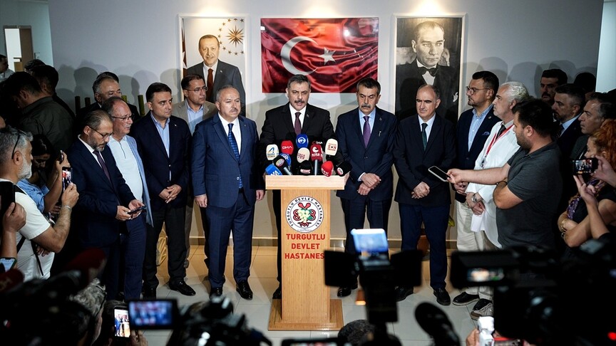 Bakanlar Çiftçi ve Tekin, Manisa'da saldırıda yaralanan öğrencileri ziyaret etti