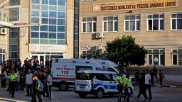 Manisa'da okul yakınında silahla ateş açıldı, 2'si ağır 11 öğrenci yaralandı