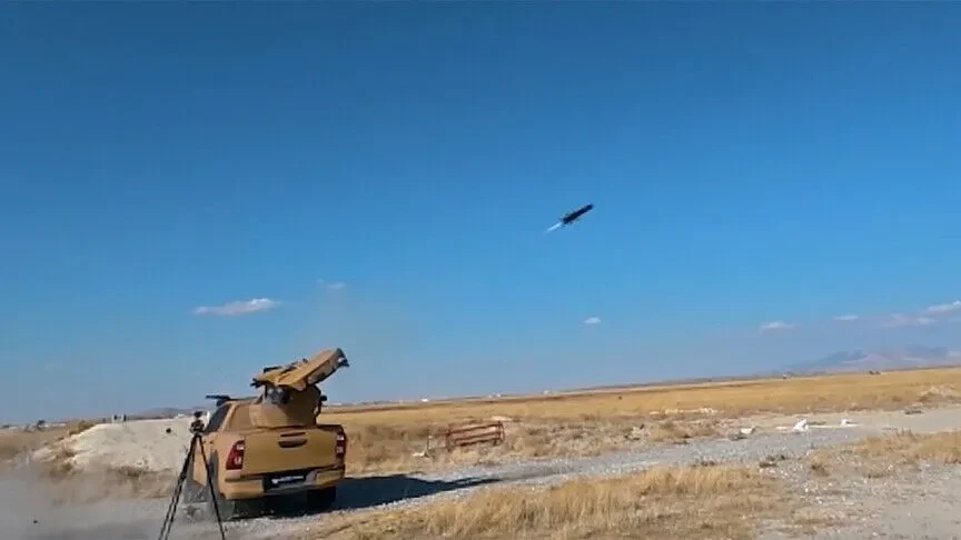 Kompania turke e mbrojtjes Roketsan  Sistemi i armëve KARAOK goditi për herë të parë një objektiv ajror
