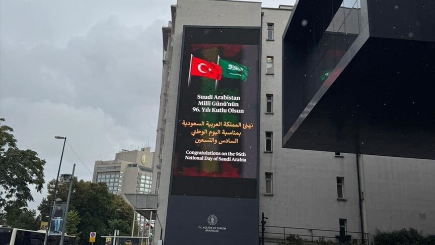 Suudi Arabistan Milli Günü için Ankara ve İstanbul'un simge noktalarında özel gösterim