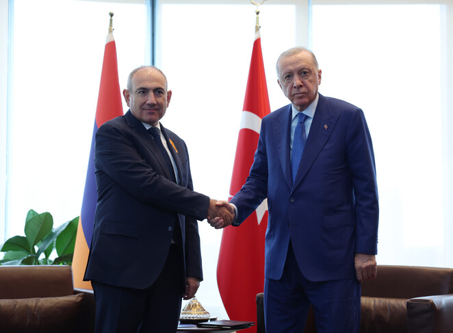 Presidenti turk Erdogan pret kryeministrin armen në New York
